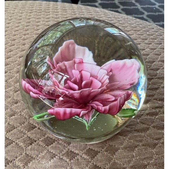 Pink Flower / Rose Art Glass Paperweight Controlled Bubbles Style Glass - Picture 1 of 7